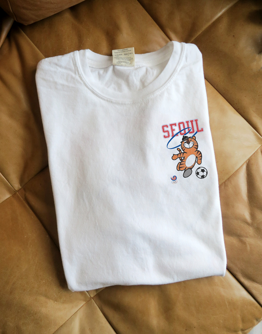 Hodori Loves Soccer, Vintage Wash T-Shirt